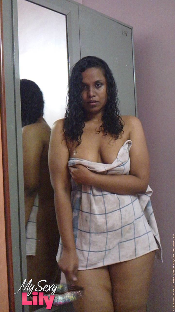Indian plumper Lily Singh shows her bare ass and natural tits afore a mirror  